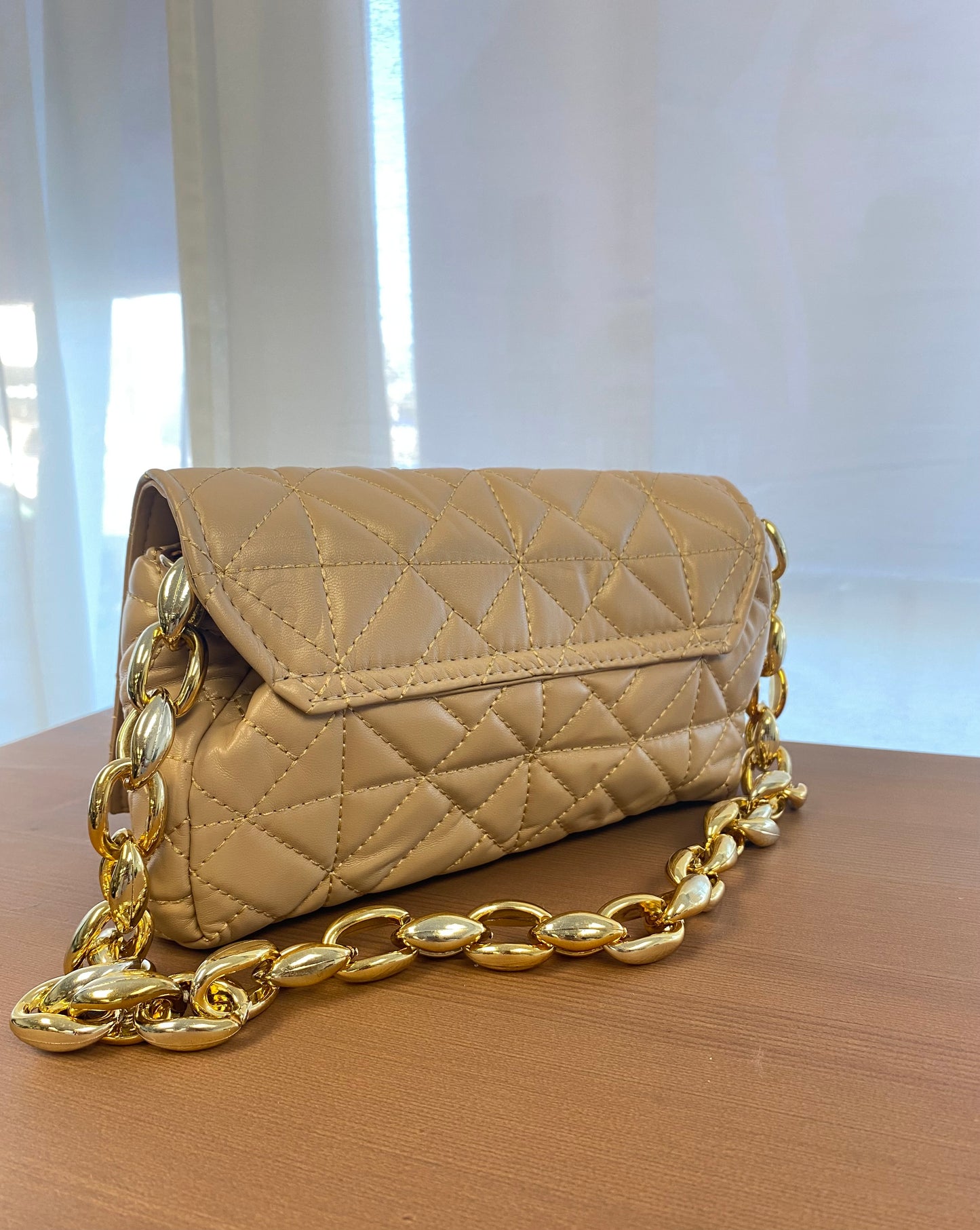 Sac à main - Beige avec chaîne en or