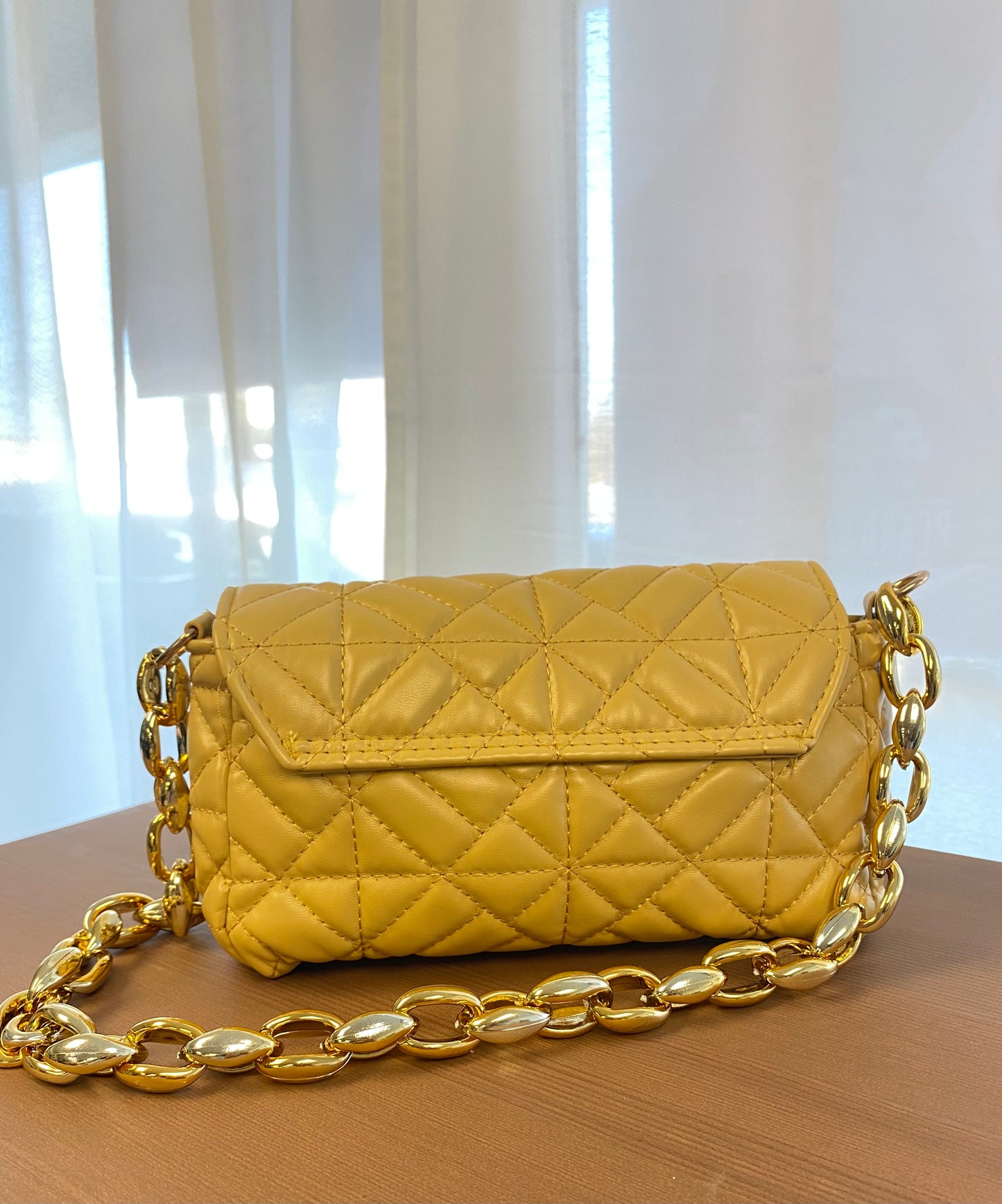 Sac à main - Jaune moutarde avec chaîne en or