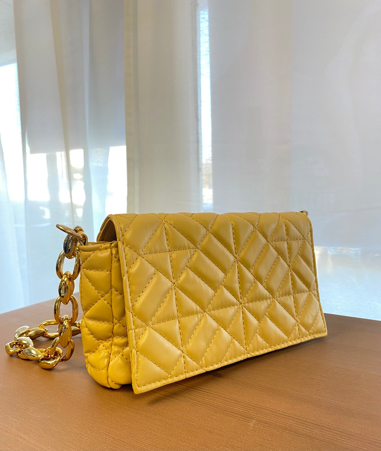 Sac à main - Jaune moutarde avec chaîne en or