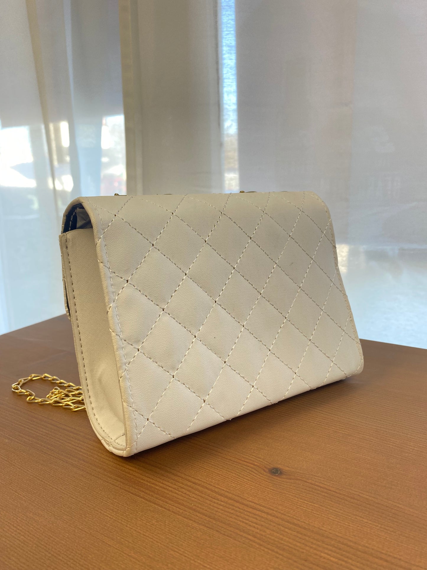 Petit sac à main - Blanc avec chaîne en or