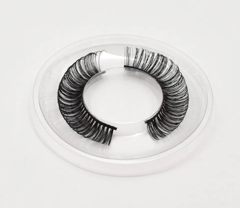 Strip Lash extensions by MidaBeauté
