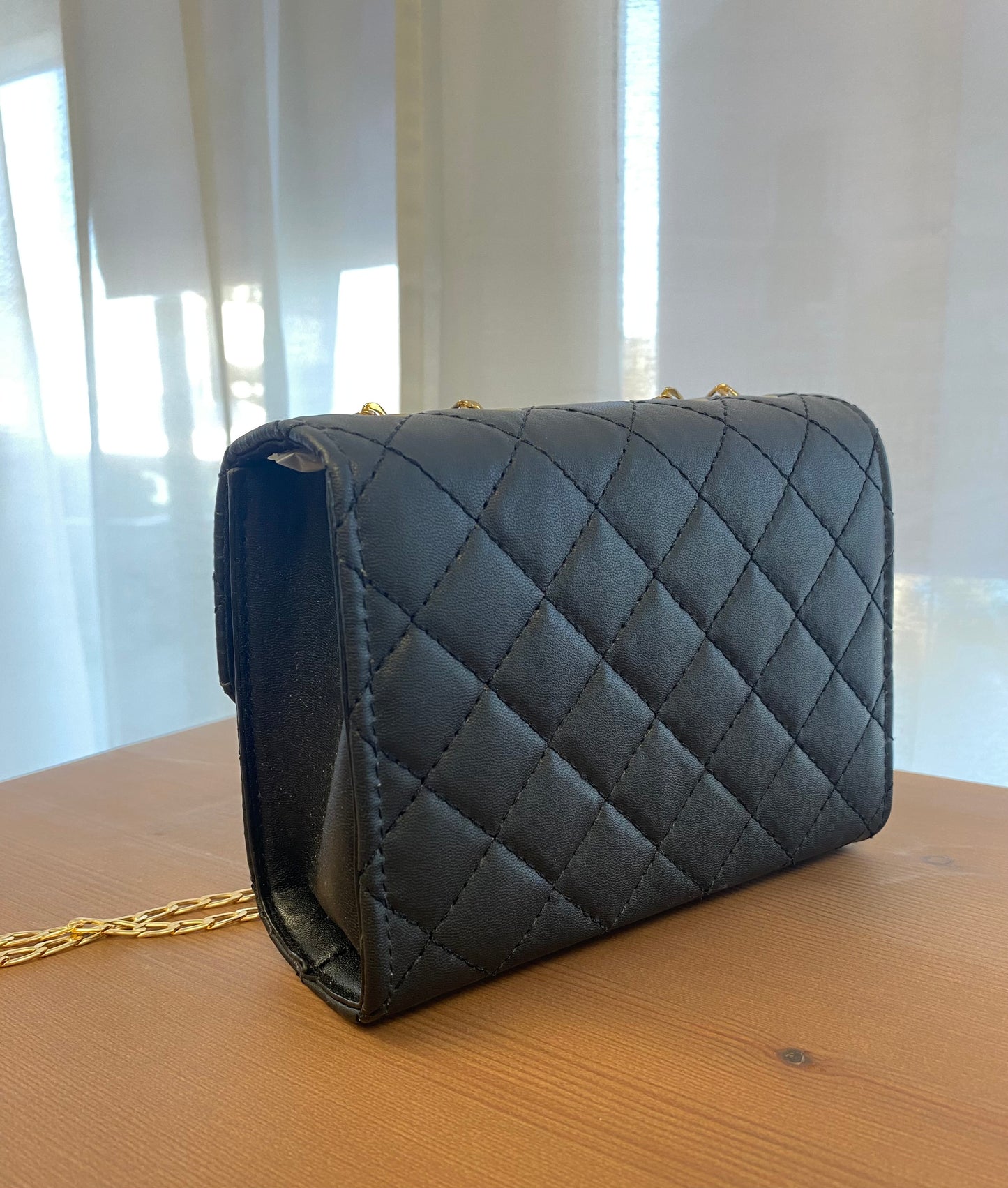 Petit sac à main - Noire avec chaîne en or