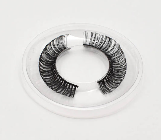 Strip Lash extensions by MidaBeauté